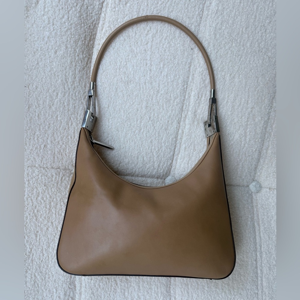 Gucci leather shoulder bag 👜